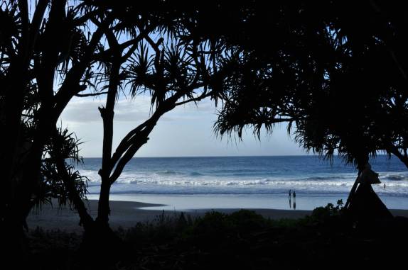 Chegando à praia das duas milhas, na trilha do Kalalau, na Na'Pali Coast, costa norte do Kauai, no Havaí